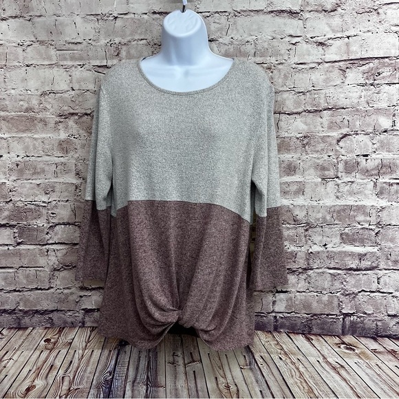 Pink Clover Gray Color Block Twist Hem Fleece Top - Picture 1 of 8
